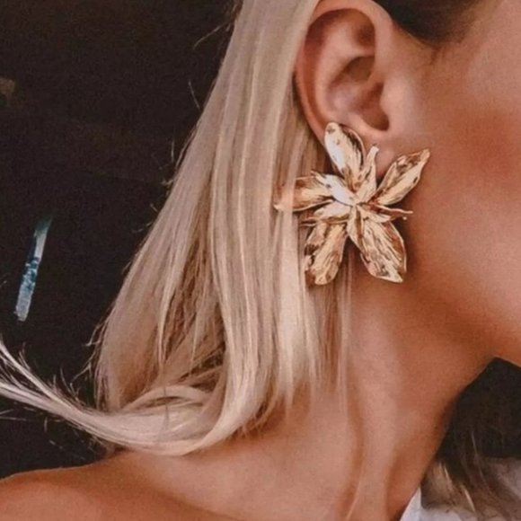 Anthropologie Jewelry - Anthropologie Gold Floral Statement Earrings